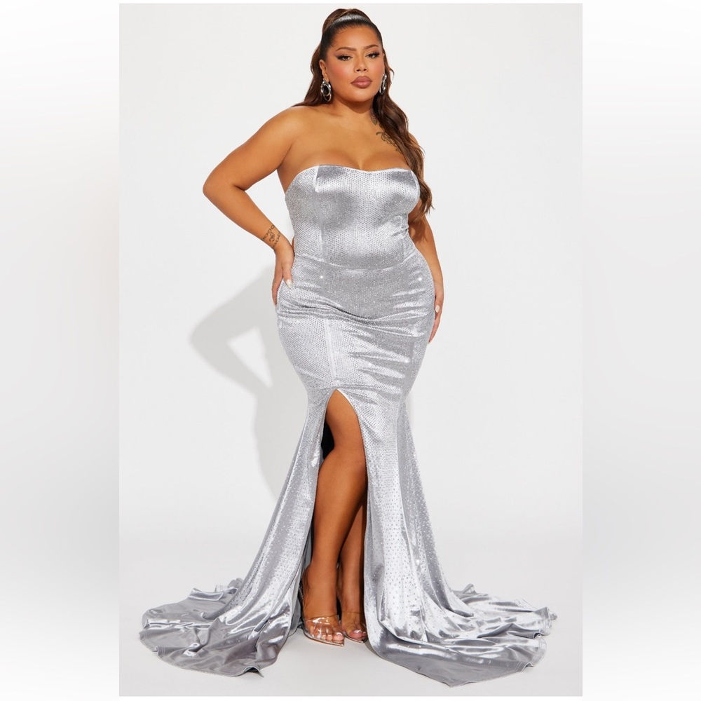Fashion Nova: Samantha Embellished Satin Gown